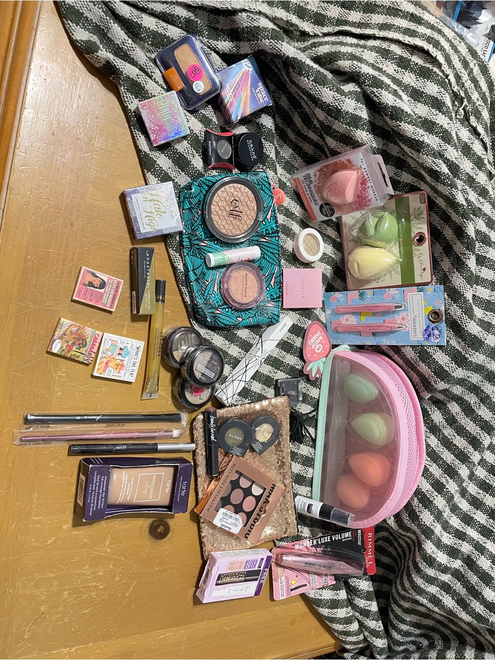Lot of Makeup Sponge Sets and unopened make up-